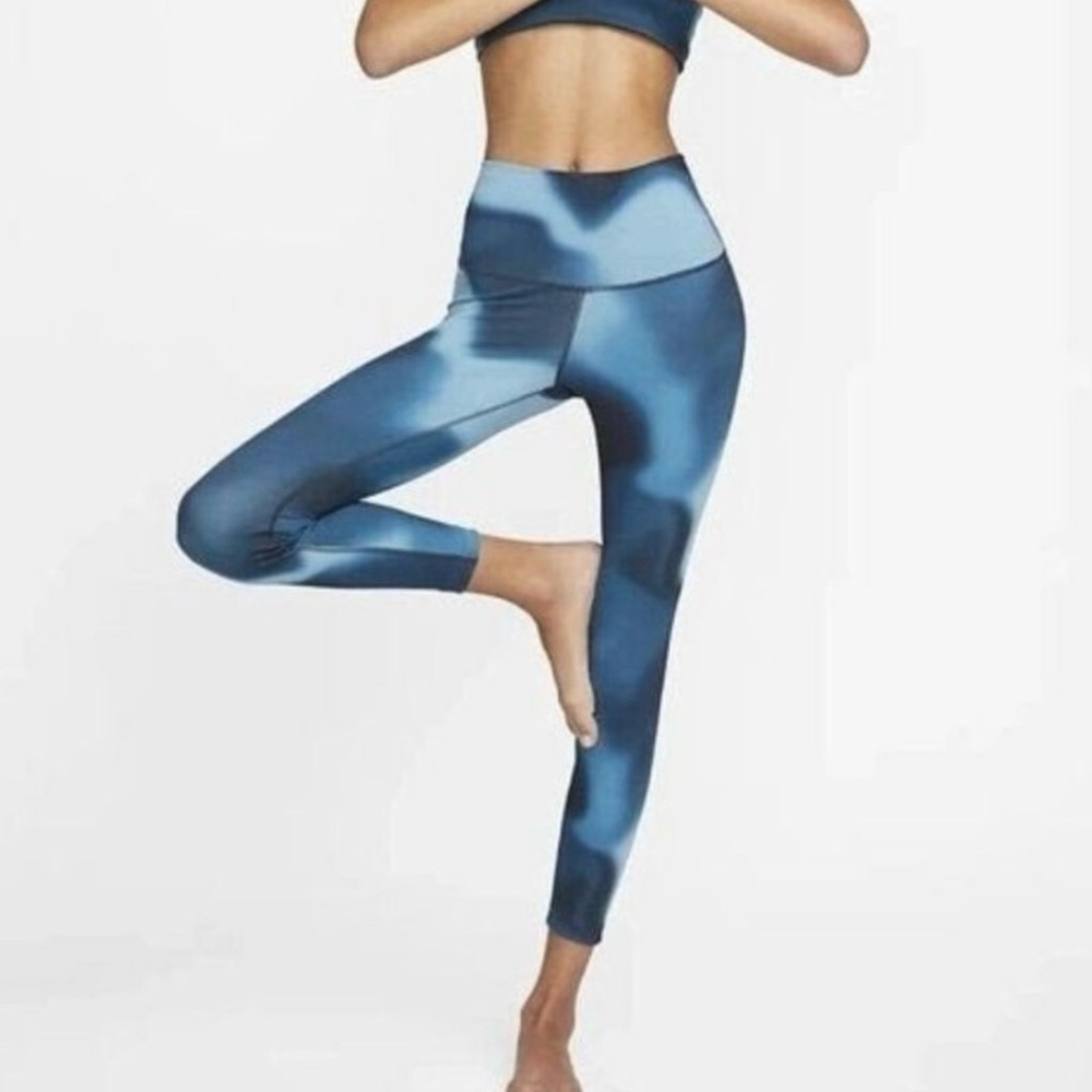 Nike Yoga Dri-FIT High-Waisted 7/8 Gradient-Dye Leggings.